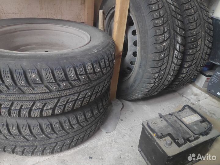 Kumho I'Zen KW23 215/65 R16 88T