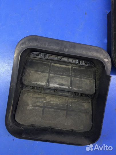 Воздуховод багажника 2шт