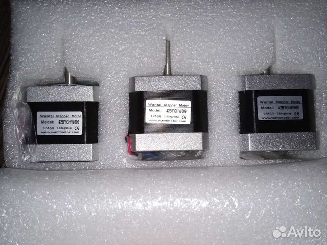 Шаговый двигатель