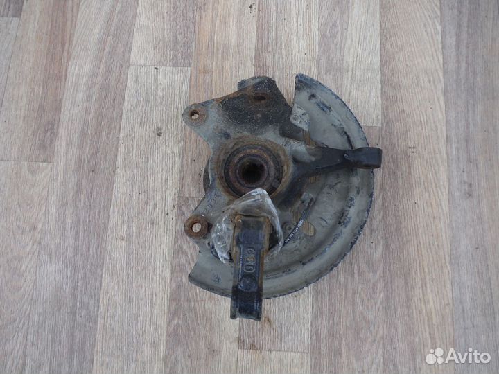 Кулак поворотный левый Renault Fluence 2012