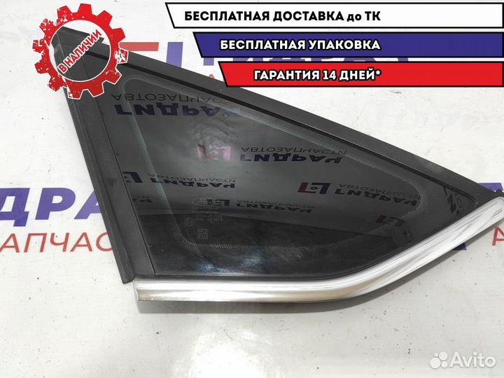 Стекло кузовное глухое левое Ford Focus 3 2010629