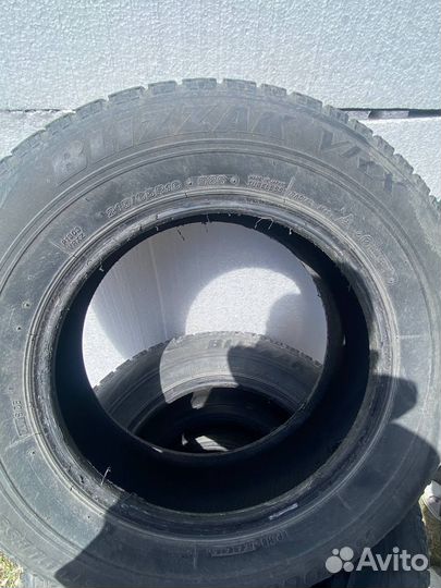 Bridgestone Blizzak VRX 215/65 R16 98S