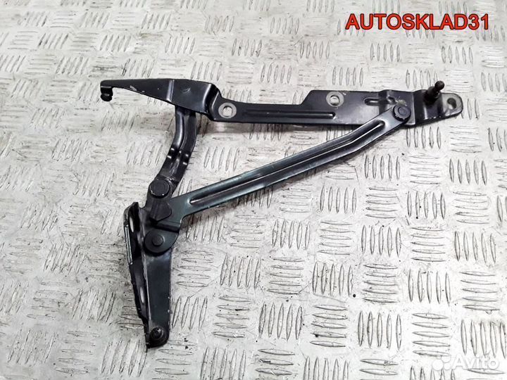 Петля крышки багажника правая Audi 100 C4