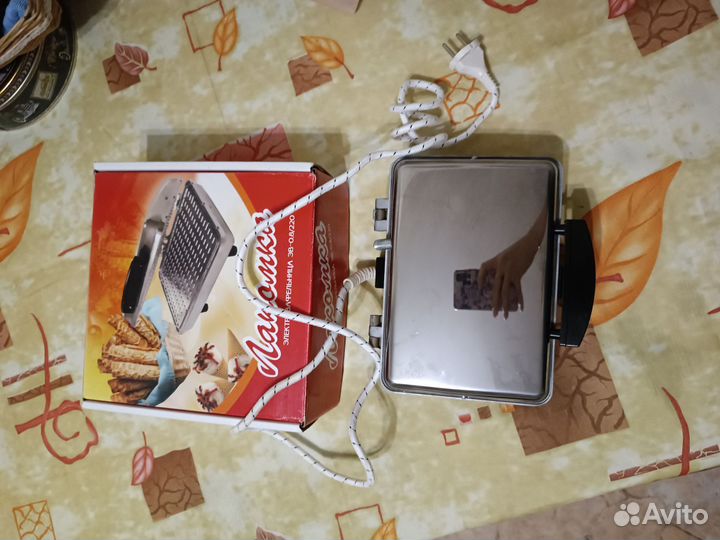 Электрическая вафельница бу