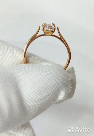 Золотое кольцо с камнем 16,5р