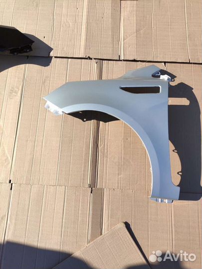 Левое крыло на Киа Рио 3 серебистое