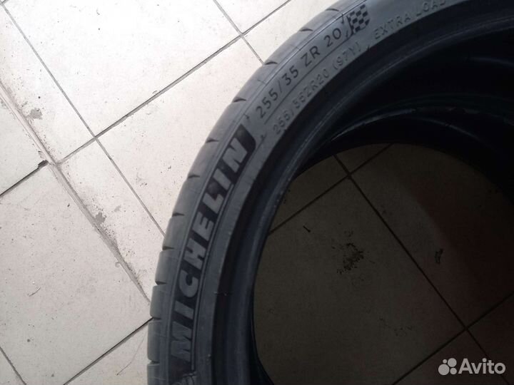 Michelin Pilot Sport 4 S 255/35 R20 и 285/30 R20