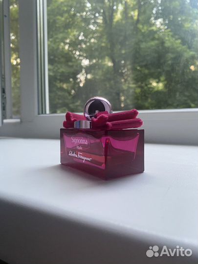 Парфюм Salvatore Ferragamo Signorina Ribelle