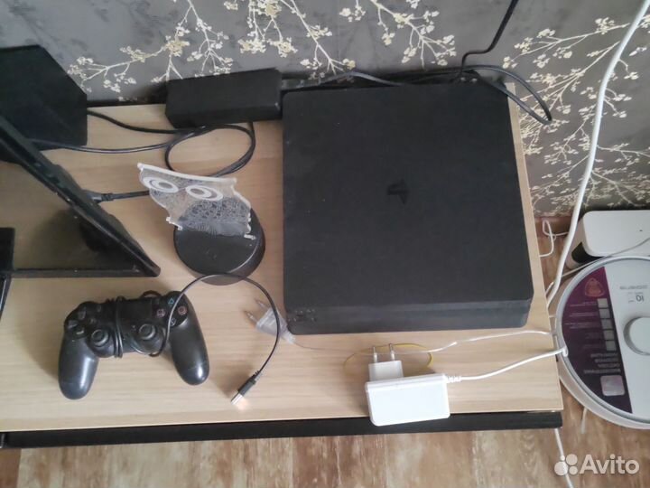 Игровая приставка ps4 slim 500