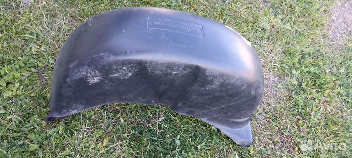 Подкрылок задний правый