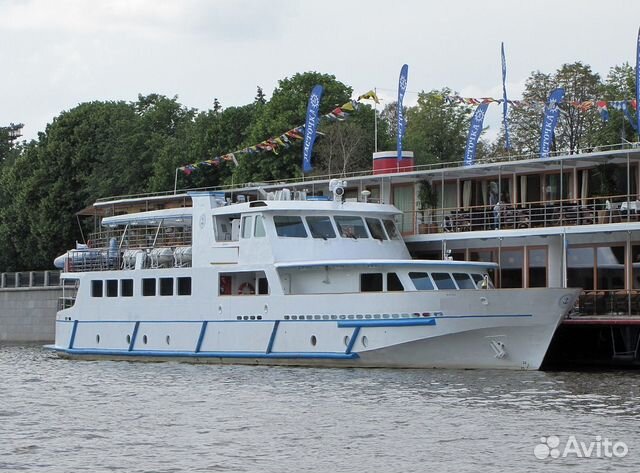 Аренда теплохода в Москве в апреле