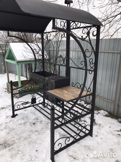 Мангал с крышей