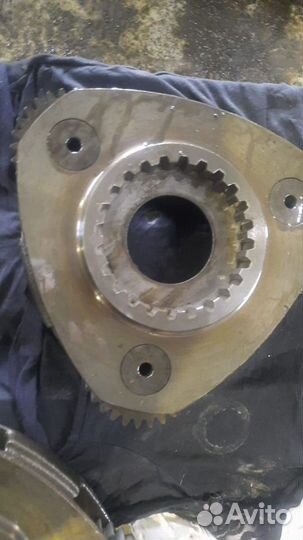 Редуктор хода экскаватора Hitachi ZX370