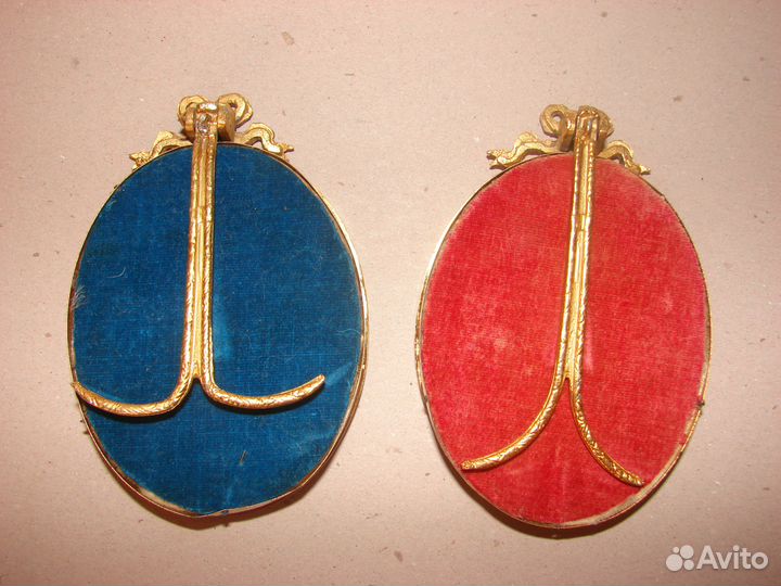 Панно настольное. живопись на шелке. латунь