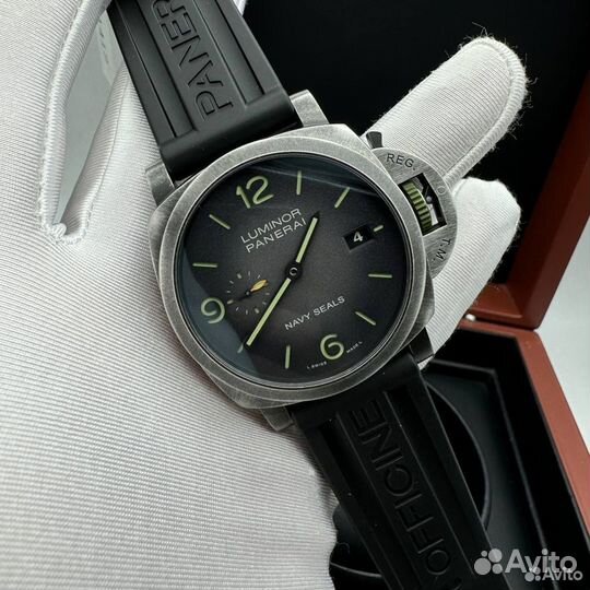 Panerai Luminor Navy Seals часы