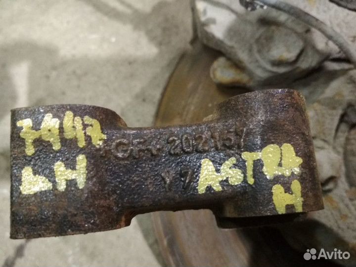 Кулак поворотный передний левый Opel Astra H L48