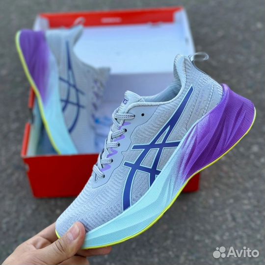 Кроссовки Asics женские