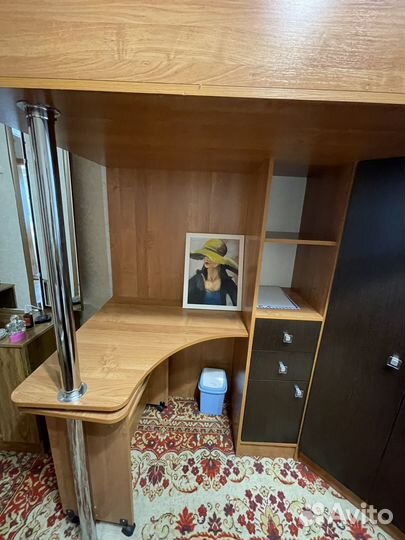 Детская кровать -чердак с столом и шкафом