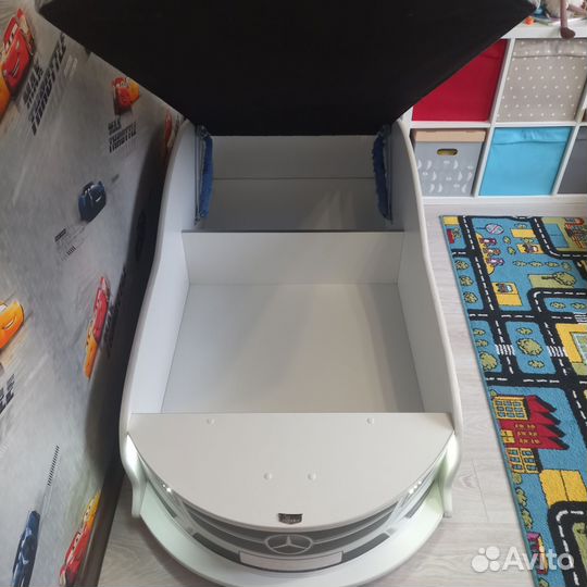 Детская кровать машина