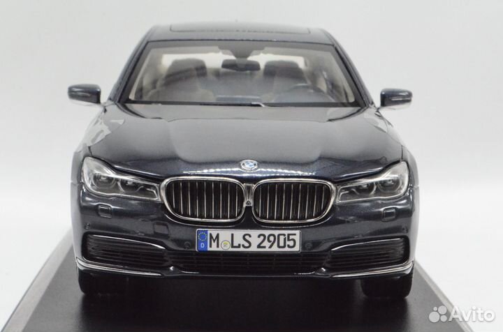 1/18, BMW 750 Li (G12) 2016 Sophisto Grey, Paragon