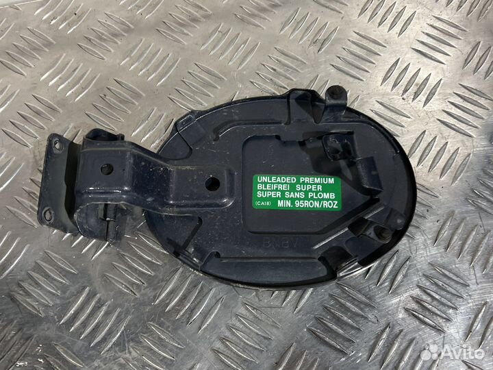 Лючок бензобака mazda 3 bk седан