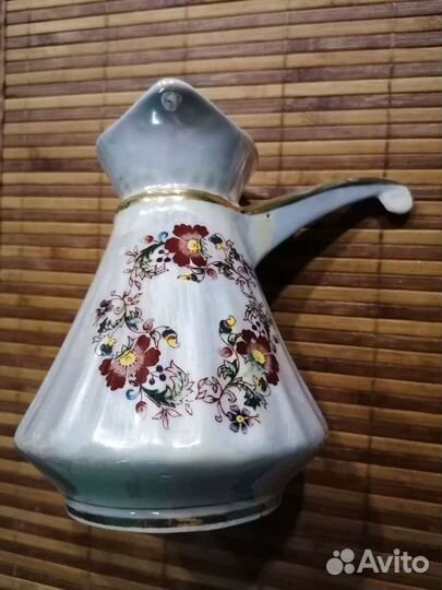 Молочник (сливочник) фарфоровой