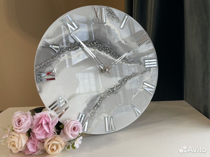 Часы в в ассортименте из эпоксидной смолы в наличи