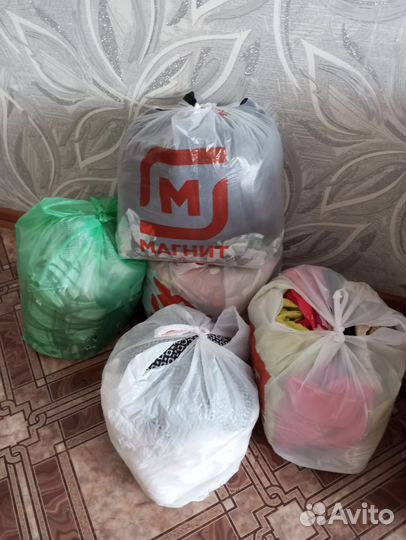 Вещи пакетом для женщины с размером 50-52 и 48-50