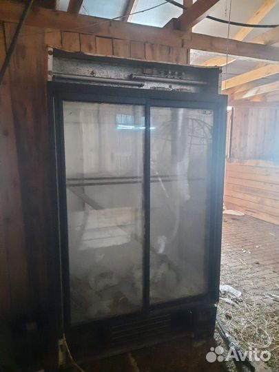 Холодильный шкаф