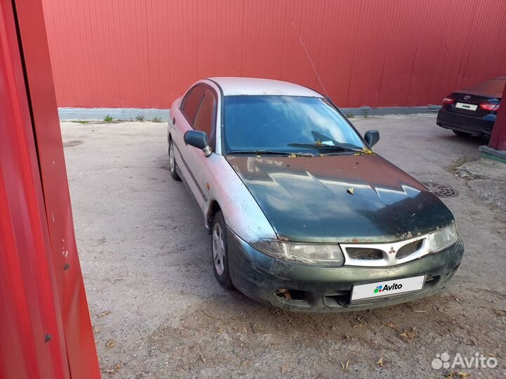 Mitsubishi Carisma 1.6 МТ, 1998, битый, 400 000 км
