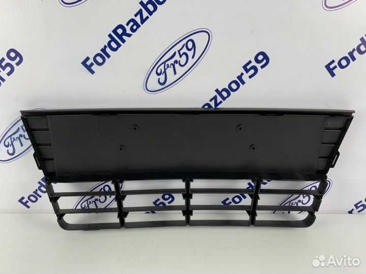 Решетка бампера Ford Focus 3 CB8 2011-2015