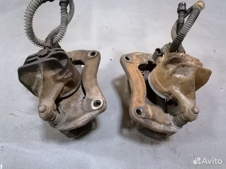 Суппорт тормозной передний для Mitsubishi Carisma