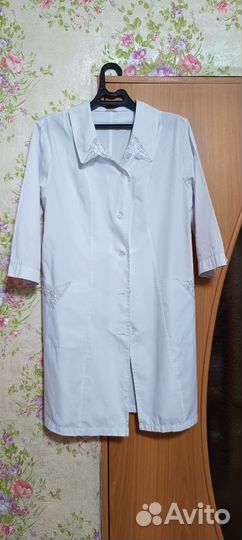 Белый медицинский халат