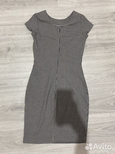 Женское платье reserved гусиная лапка Xs