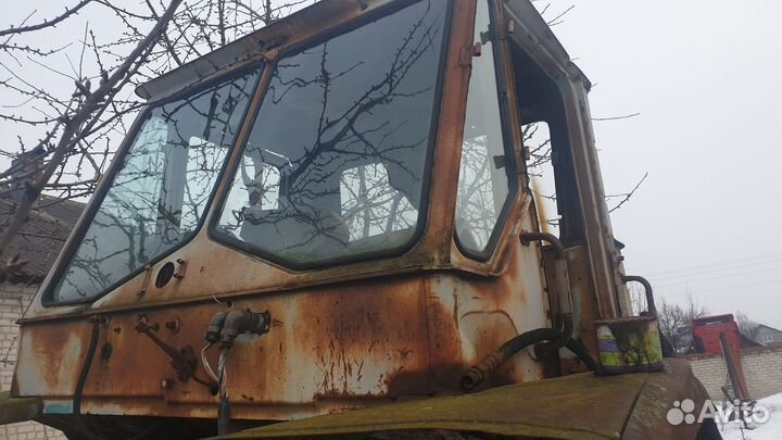 Продам трактор 150 на запчасти