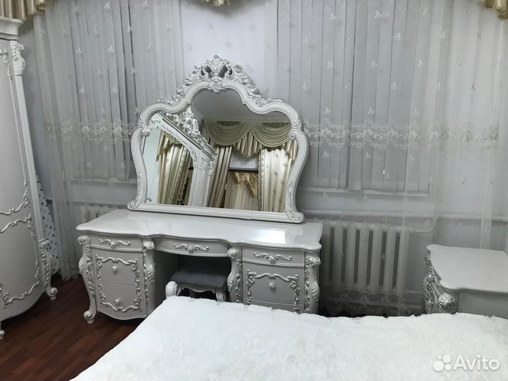 Спальный гарнитур