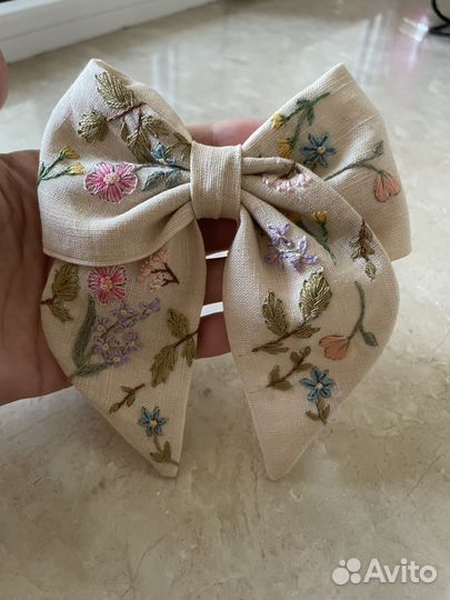 Бантики ручной работы с вышивкой