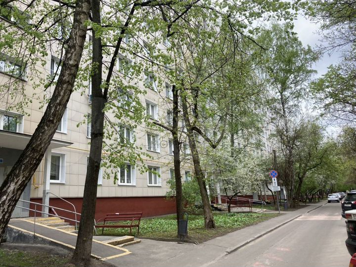 Комната 46 м² в 3-к., 2/9 эт.