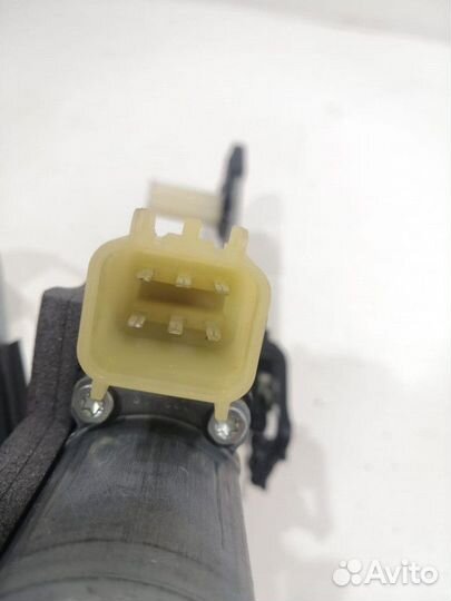 Стеклоподъемник электрический задний левый