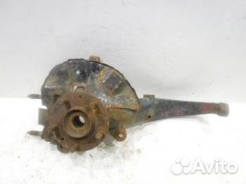 Кулак передний правый