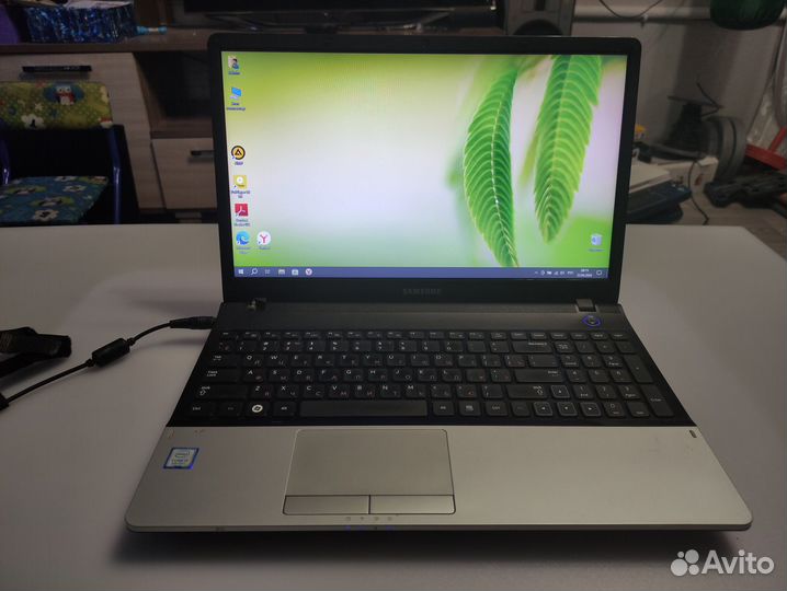 Ноутбук Samsung NP300E5A-S06