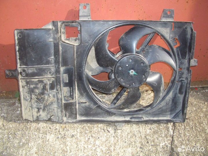 Вентилятор охлаждения Ниссан Ноут с06