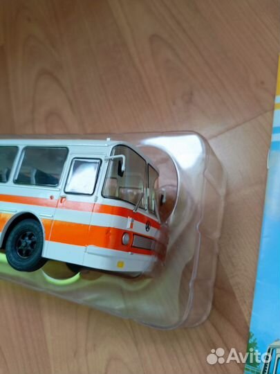 Модель автобуса лаз 699р 1/43