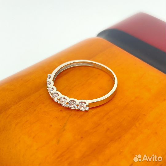 Золотое кольцо с камнями 585пр. размер: 17