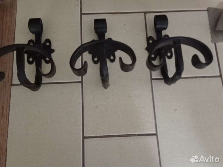 Крючки вешалки