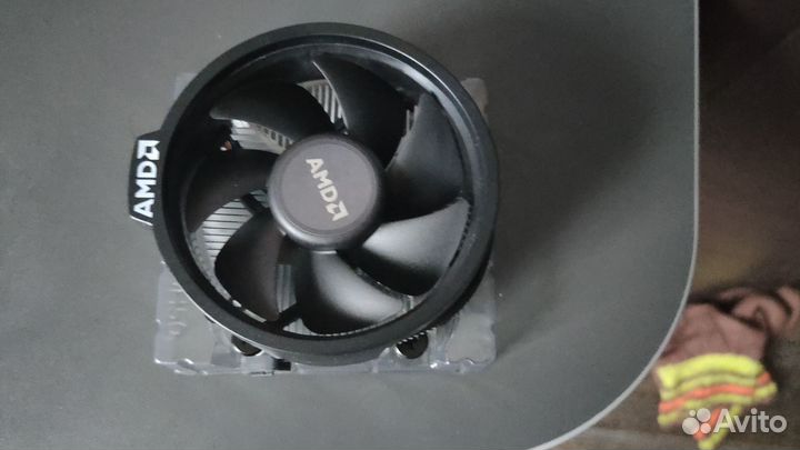 Фирменный кулер AMD для процессора AM4