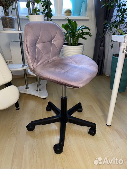 Стул ракушка на колесиках