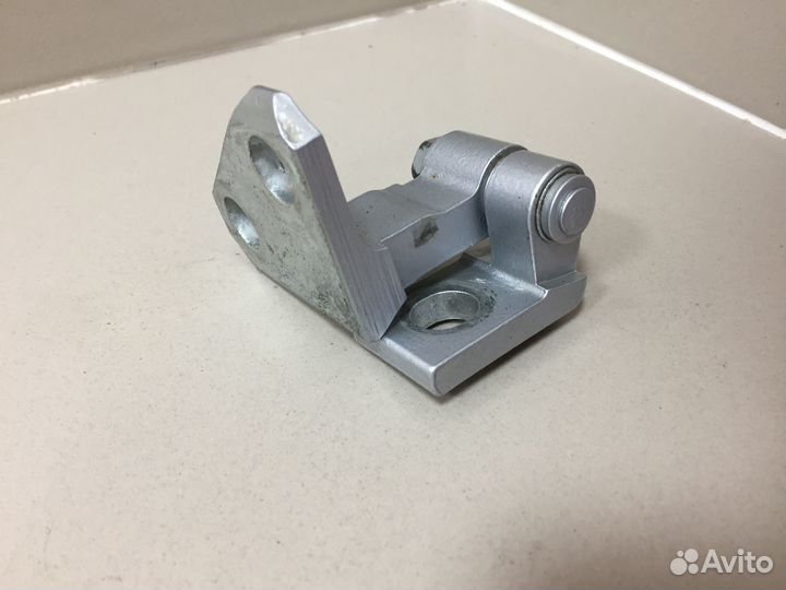 Петля двери задней правой верх VW Passat B6/B7/CC