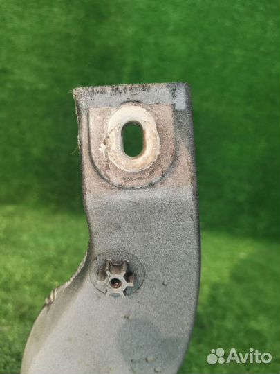 Крепление крыла Правый Ауди а4 Б6 1869