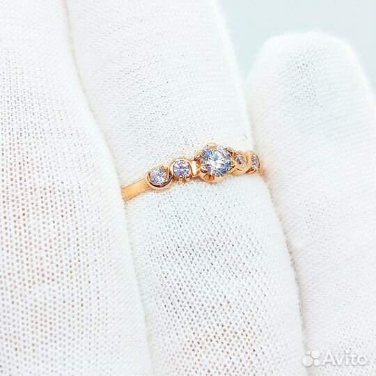 Кольцо с синтетическим камнем Золото